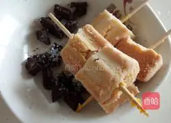 Illustration of how to make snack lollipops 6