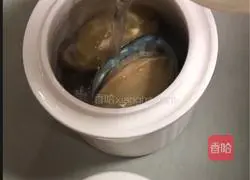 Illustration of how to make abalone and fig lean meat soup 3