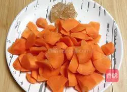 Illustration of how to make nourishing carrot and millet soup 5