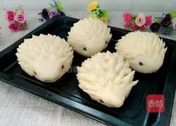Illustration of how to make hedgehog custard buns 7