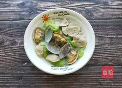 Illustration of Clam and Luffa Vermicelli Soup 12