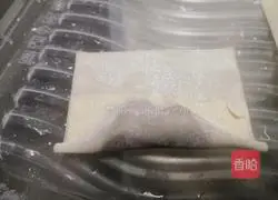 Illustration of how to make fresh meat ingot wontons 11