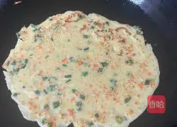 Illustration of how to make carrot and green onion egg pancake 7