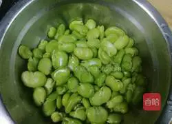 Illustration of how to make fried broad beans and eggs 2