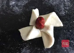 Illustration of how to make windmill steamed buns 13