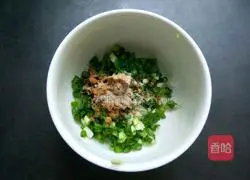 Illustration of how to make dumpling skin scallion pancakes 6