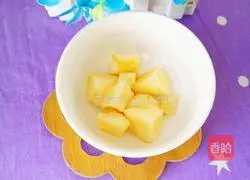 Illustration of how to make cucumber and apple milkshake 4