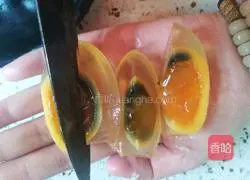 Illustration of how to make green pepper and preserved eggs 3