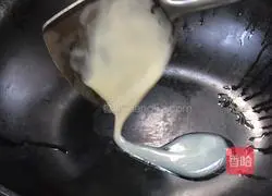 Illustration of how to make amaranth and egg noodle soup 3