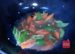 Illustration of how to make pork slices 14