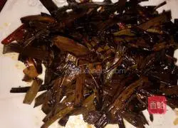 Somewhat Illustration of how to make salty scallion noodles 6