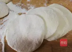 Illustration of how to make sugar triangle 6