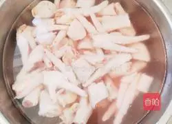 Illustration of how to make pickled pepper chicken feet 1