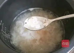 Illustration of how to make fruit tremella soup 6