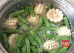 Illustration of how to make sweet melon, bean and corn soup 3