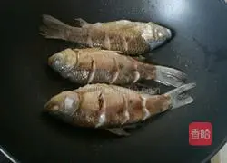 Illustration of how to make crucian carp tofu soup 7