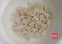 Illustration of how to make cold lotus root 6