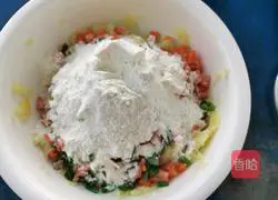 Illustration of making pastoral potato pancakes 6