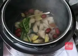 Illustration of how to make yam and pig tail soup 7