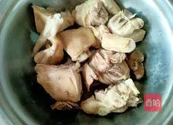 Illustration of how to make chicken soup with red dates and yam 3