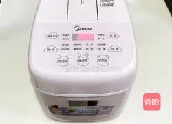 Illustration of how to make red bean and barley sweet rice wine 5