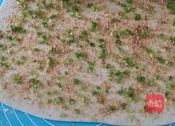 Illustration of how to make sesame and green onion flower rolls 9