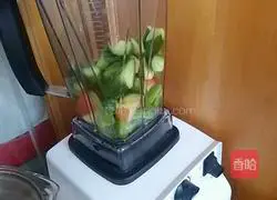 Illustration of how to make cucumber juice 2