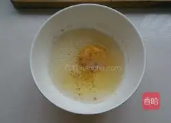 Illustration of how to make fried steamed bun slices 4