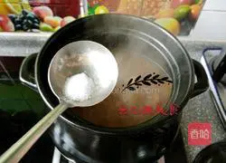 Illustration of how to make six mushroom soup 10