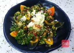 Illustration of how to make green pepper and preserved eggs 9