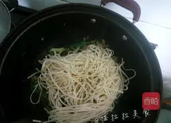 Illustration of how to make beans and pork noodles 10