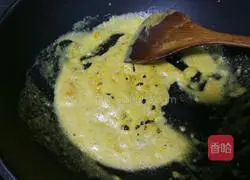 Illustration of how to make egg yolk baked crab 11