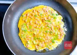 Illustration of how to make hand cake sandwich 8