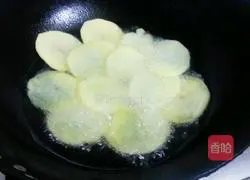 Homemade snack fried potatoes Illustration of how to make slices 5