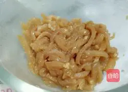 Illustration of how to make spicy shredded pork 2