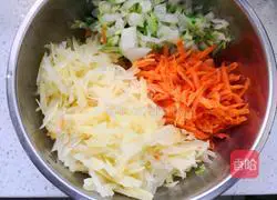 How to make potato and carrot shredded pancakes Illustration 5