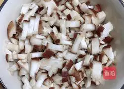 Illustration of how to make crispy meat spring rolls (flying cake version) 2