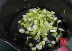 Illustration of how to make beef in sour soup 3