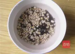 Illustration of how to make sweet potato and multigrain porridge 1