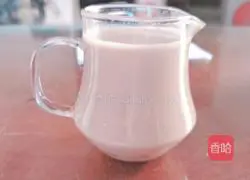 Illustration of how to make pearl milk tea 6