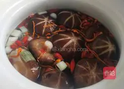 Illustration of how to make mushroom stewed chicken 6