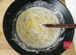 Illustration of how to make celery leaf egg pancake 5