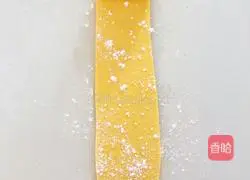 Illustration of how to make pumpkin puree flower rolls 6