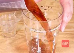 Illustration of how to make brown sugar pearl milk tea 1