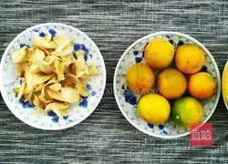 Illustration of how to make kumquat, snow pear and lily soup 1