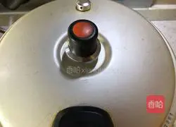 Pig trotters and soybean soup recipe 5