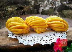 Illustration of how to make golden thousand-layer flower roll 14