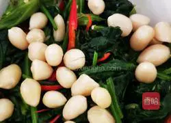 Illustration of how to make spinach with peanuts 15