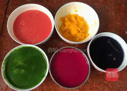 Illustration of how to make colorful butterfly noodles 2