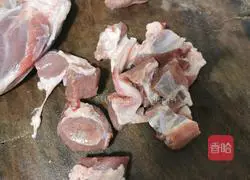  Illustration of how to make radish and mutton soup 1